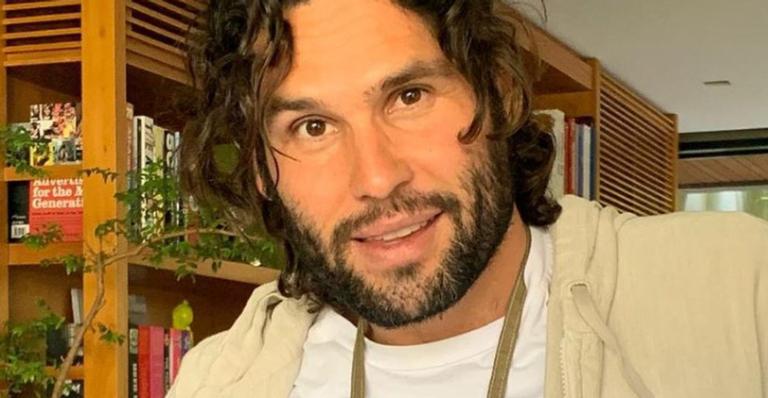 Em Alagoas, Dudu Azevedo posa com esposa e filho e encanta web: ”Família linda”