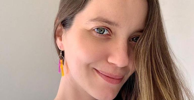 Em clima de TBT, Nathalia Dill relembra clique em bloquinho de Carnaval