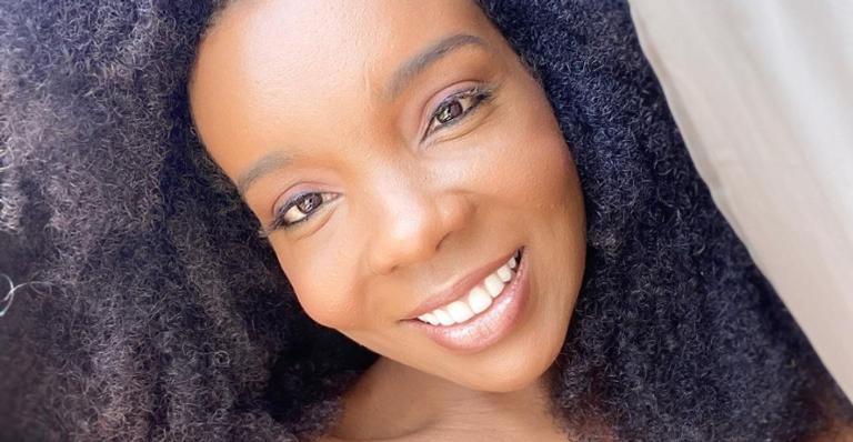 Ex-BBB Thelminha ostenta beleza em look rosa e web reage: ”A Barbie que a gente sempre quis ter”