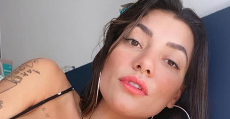 Gabi Prado exibe corpo sequinho em clique de biquíni