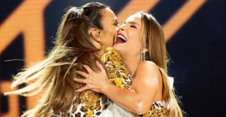 Ivete Sangalo mostra os bastidores da live com Claudia Leitte: ”Um pouquinho do que tá rolando!”