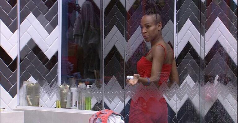 BBB21: Antes da prova do líder, Karol Conká revela medo de paredão: ”Estou visada na casa”