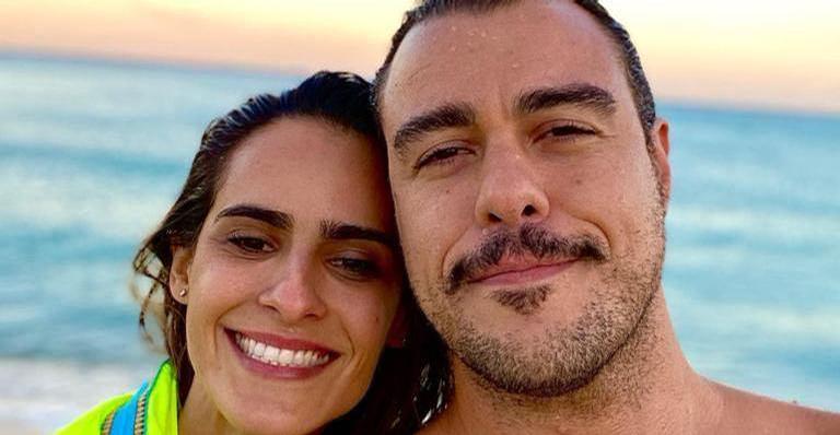 Grávida, Marcella Fogaça posa ao lado de Joaquim Lopes e exibe o barrigão: ”Amores da minha vida”