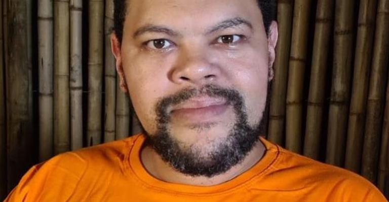 Babu Santana relembra desfile do passado e comenta sobre folia em 2021: ”Carnaval vai ser de casa”