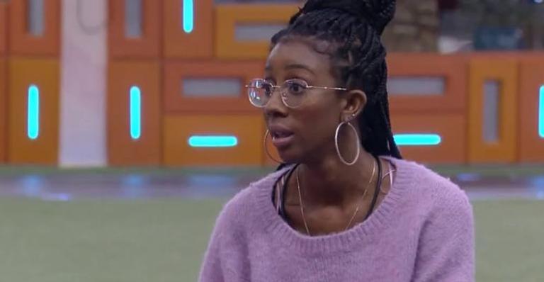 BBB21: Camilla de Lucas chora e recebe abraço de conforto