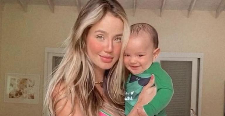 Biah Rodrigues surge amamentando o filho em praia paradisíaca e encanta: ”Que foto linda!”