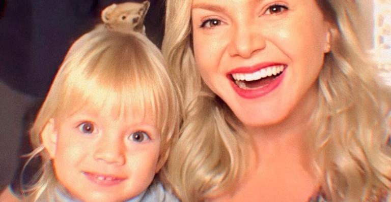 Eliana mostra reação da filha ao perceber que está sendo filmada: ”Miss simpatia”