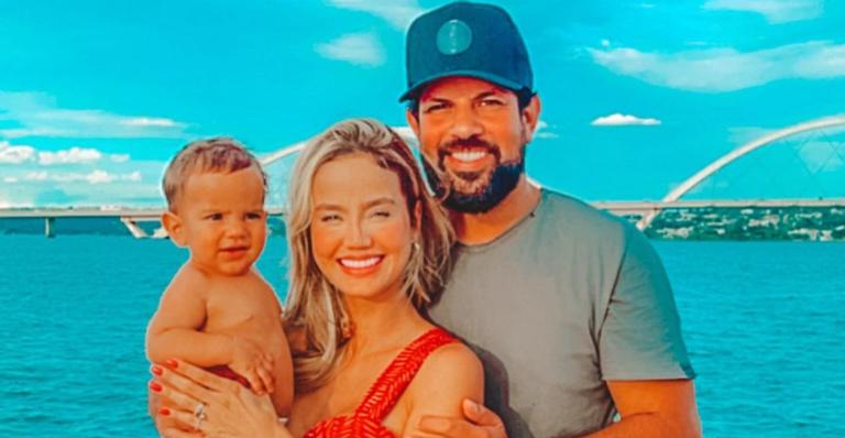 Sorocaba surge com Biah Rodrigues e o filho admirando o mar e encanta: ”Juntos na mesma direção”