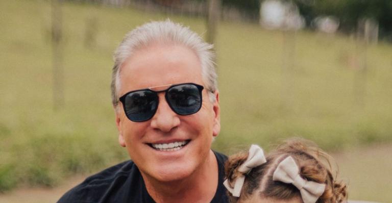 Roberto Justus parabeniza as netas com bela homenagem: ”Motivo de imensa alegria e realização”