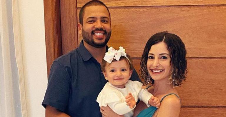 Tamy Contro, esposa de Projota, comemora um ano da filha, Marieva, com festa