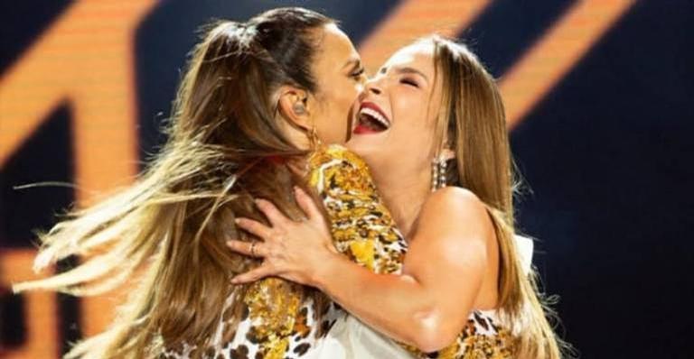 Após selinho, Ivete Sangalo celebra sucesso de live com Claudia Leitte: ”A saudade nos movimento!”