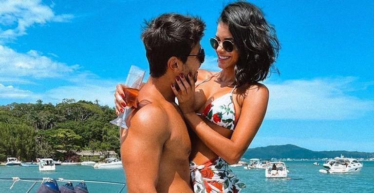Mariano surpreende Jakelyne Oliveira no Valentine’s Day com anel de compromisso