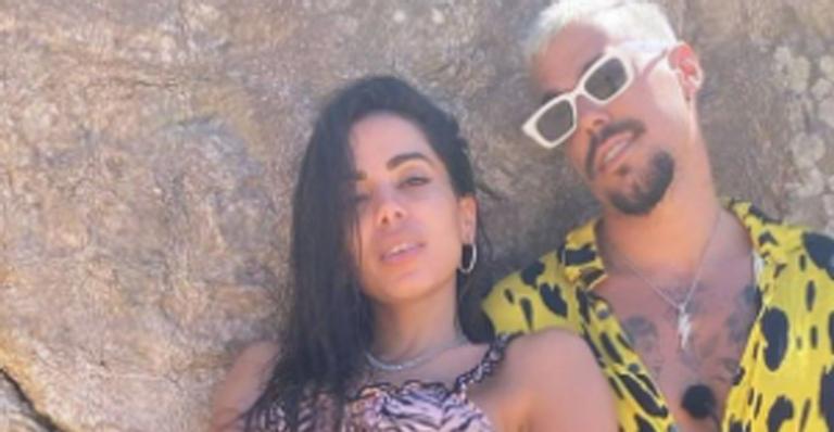 Anitta e Lipe Ribeiro deixam Angra dos Reis juntos após reality