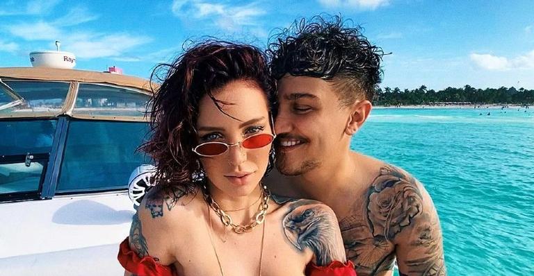 Christian Figueiredo beija a barriguinha de Zoo e se declara para o bebê que está por vir