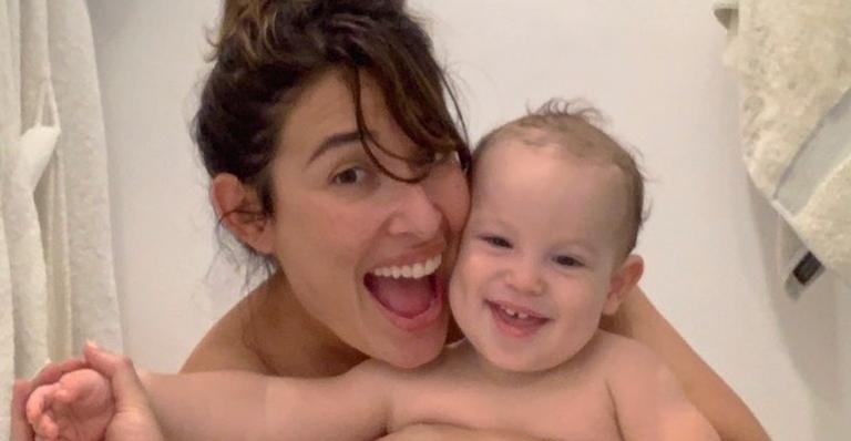 Giselle Itié se derrete pelo filho durante o banho: ”Tô que não me aguento”