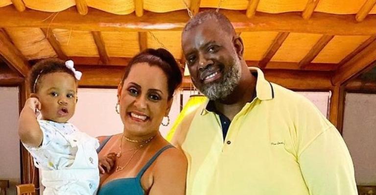Péricles aproveita Carnaval em família e fantasia da filha chama a atenção: ”Tesouro de menina”