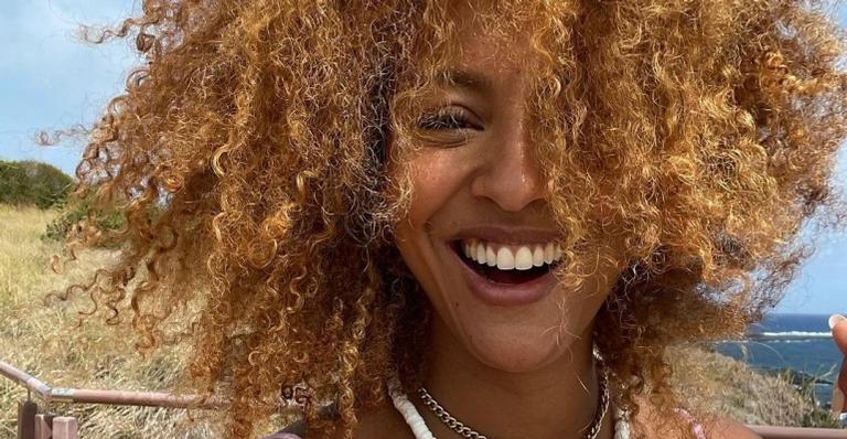 Sheron Menezzes impressiona ao posar de biquíni em clique paradisíaco: ”Bum, bum”