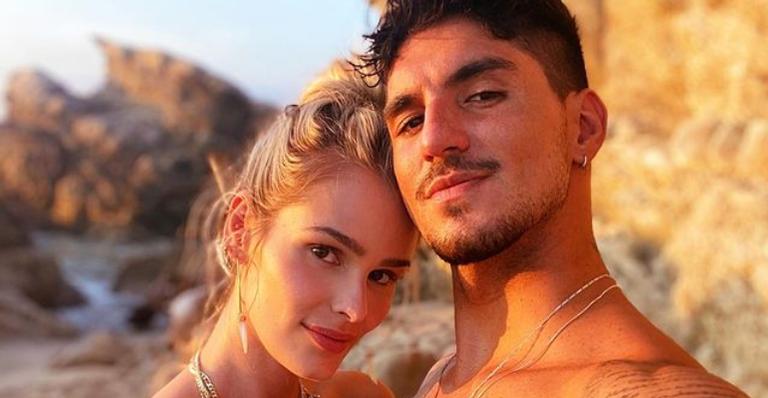 Yasmin Brunet arranca suspiros dos fãs com fotão ao lado de Gabriel Medina