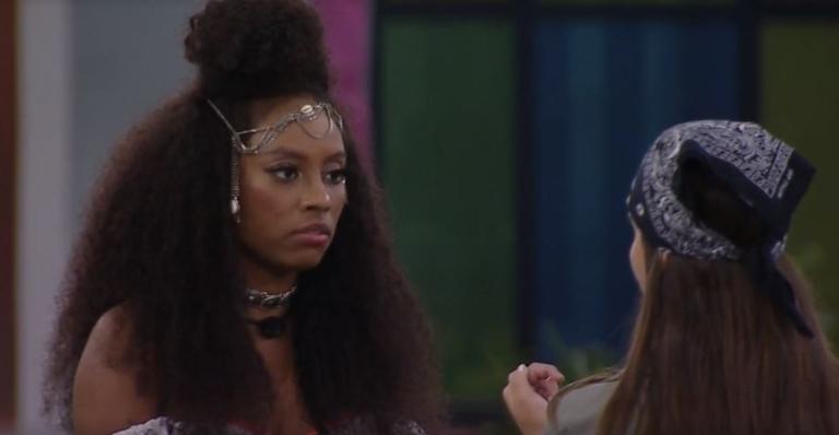 BBB21: Thais e Lumena conversam sobre Carla Diaz: ”Vocês dormem na mesma cama”