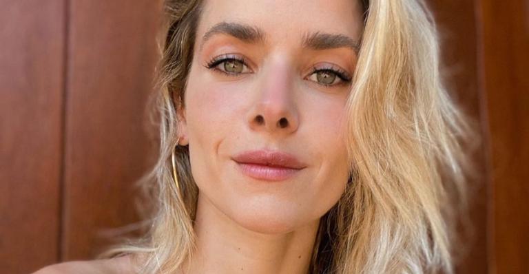 De biquíni, Monique Alfradique posa deslumbrante e arranca suspiros da web: ”Espetáculo”