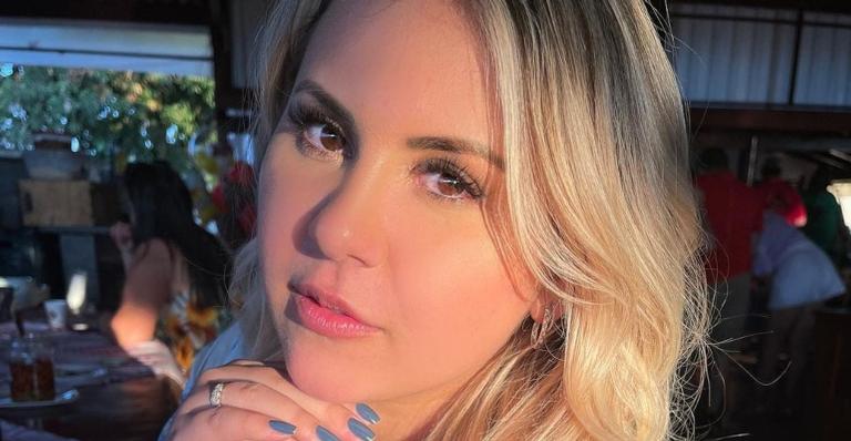 Esposa de Zé Neto posa com biquíni fininho em barco de luxo e ostenta curvas: ”Que corpo!”