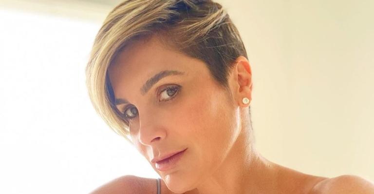 Flávia Alessandra posa com biquíni fininho e rouba a cena com shape impecável: ”Que corpo é esse?”