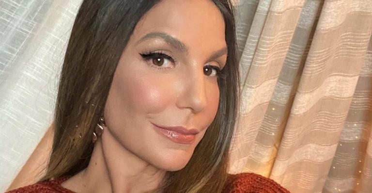 Ivete Sangalo aparece se divertindo com as gêmeas na piscina e se declara: ”Coisa linda!”