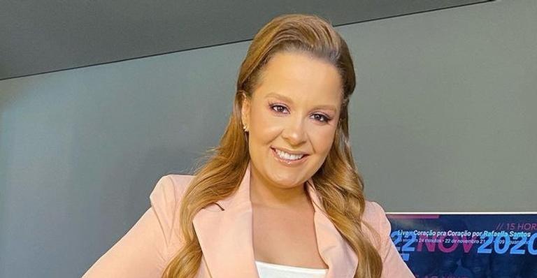Maiara surge em momento fofo com cavalo branco e encanta web: ”Que linda!”