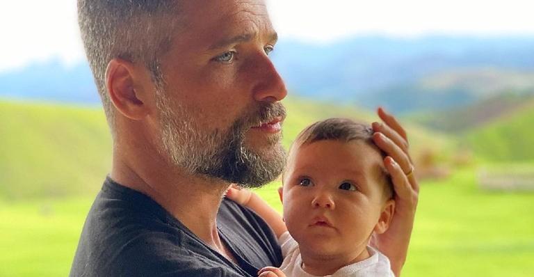 Bruno Gagliasso mostra o look novo de Zyan e não perde a piada