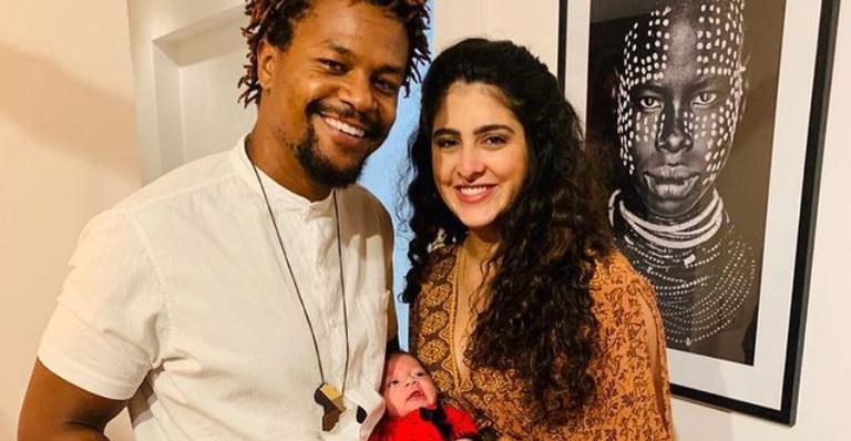David Junior posa ao lado de sua família em belos cliques na natureza