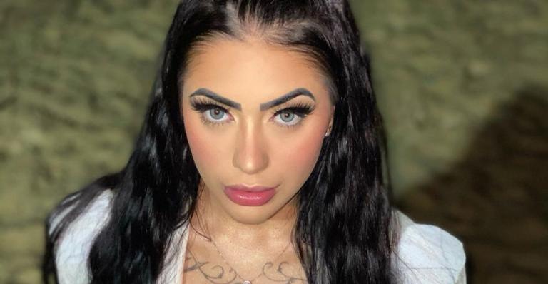 Em Cancún, Mirella surge esbanjando corpão de maiô cavado: ”Gata”
