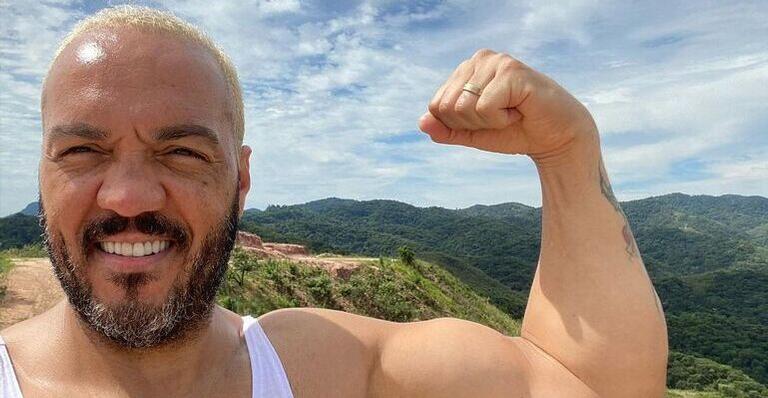 Equipe de Belo solta comunicado sobre prisão do cantor: ”Surpresos e consternados”