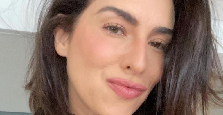 Fernanda Paes Leme posa com cachorros em meio à natureza e encanta web: ”Lindo esse lugar!”
