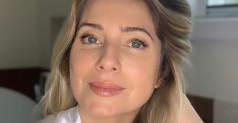 Letícia Spiller derrete corações ao compartilhar registros de sua gatinha de estimação