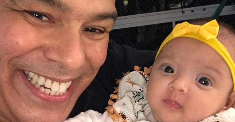 Mauricio Mattar celebra dez meses da neta: ”Minha pedrinha preciosa”