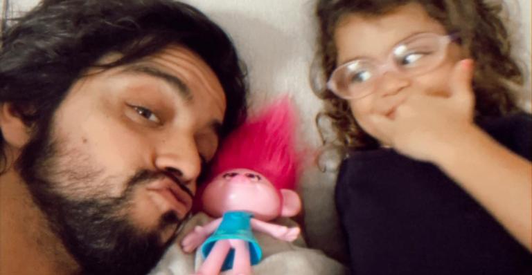 Rodrigo Simas parabeniza afilhada com bela homenagem: ”Eu amo demais”