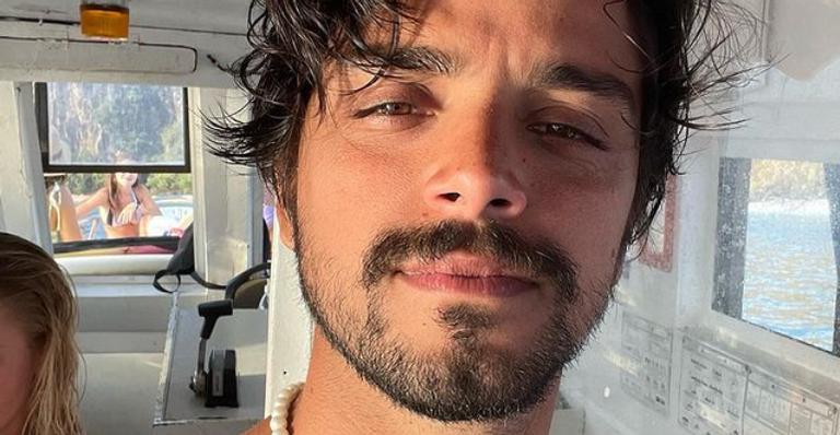 Rodrigo Simas emociona a web ao compartilhar clique com a mãe: ”Te amo amada mãe”