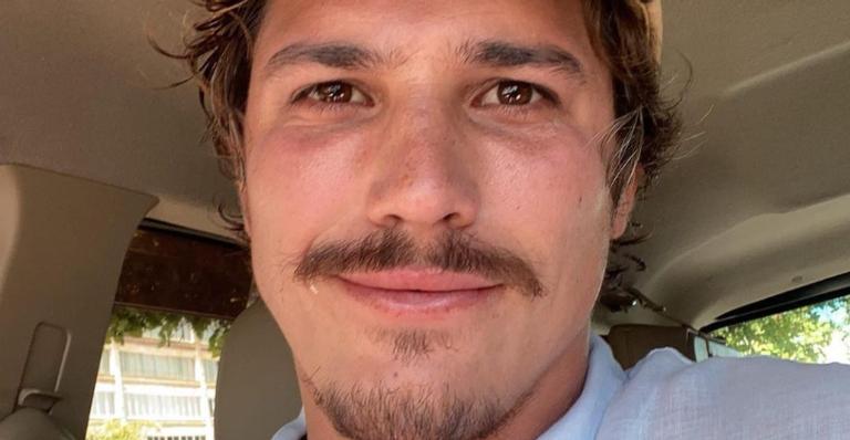 Romulo Arantes Neto participa de corrida de moto e celebra troféu: ”Foi bom demais”