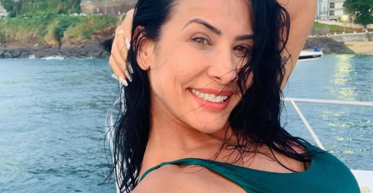 Scheila Carvalho ostenta boa forma em look de academia e inspira web: ”Se ame mais”
