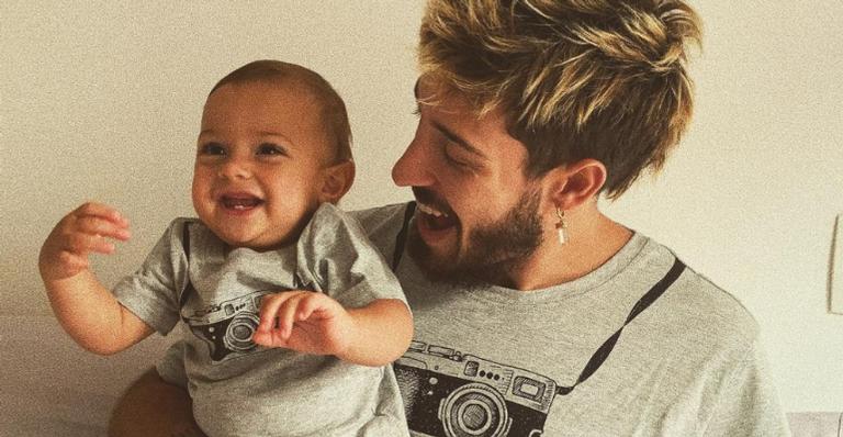 Vinicius Martinez publica registro carinhoso do filho e encanta web: ”Perfeito demais”