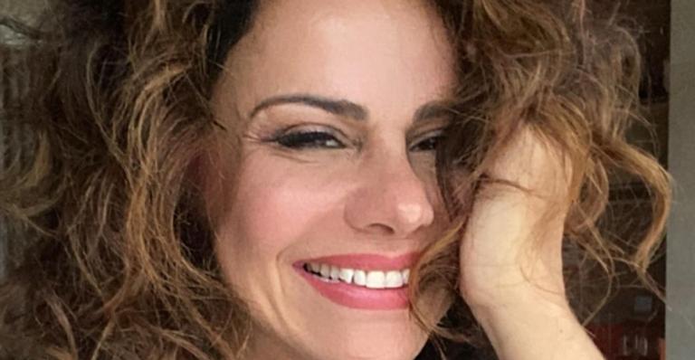 Na Bahia, Viviane Araújo ostenta corpão sarado com biquíni fininho e rouba a cena: ”Sensacional!”