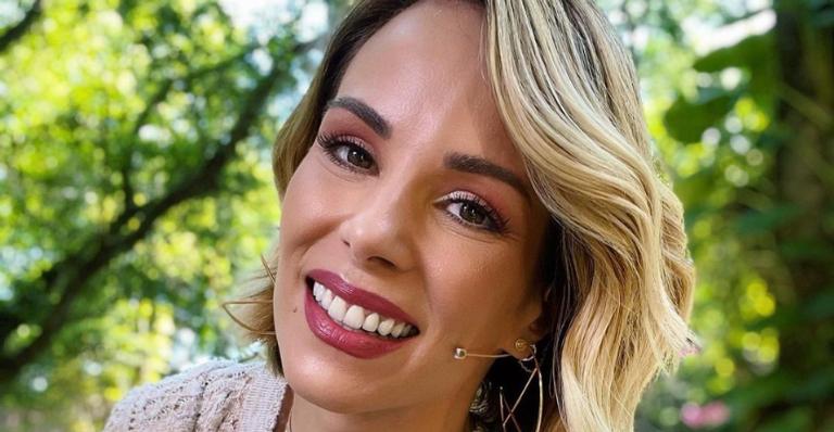 Ana Furtado publica clique antigo ao lado de sua família e encanta: ”Lembranças lindas e eternas”