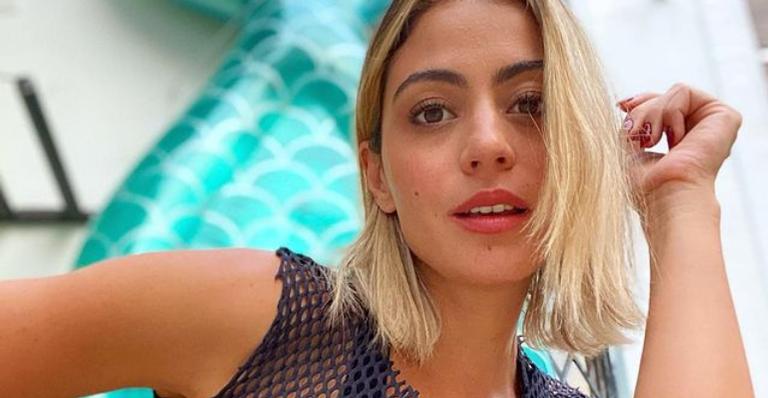 Carol Castro aposta em visual hippie e fãs elogiam: ”Gata”