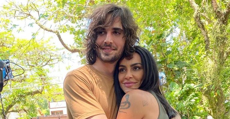 Cleo retorna às redes sociais e defende Fiuk no BBB21: ”Não acho que ele fez nada de grave”