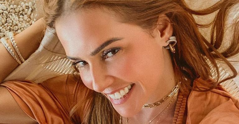 Deborah Secco relembra vilãs que agiam igual em novelas diferentes: ”Rainhas das tesouras!”