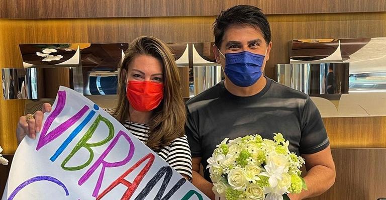 Cesar Filho recebe alta hospitalar e Elaine Mickely celebra: ”Vencemos juntos esse vírus”