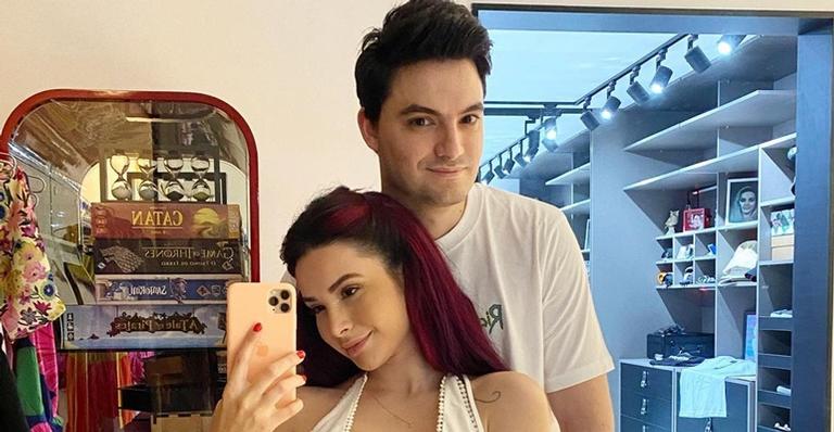 Felipe Neto celebra quatro anos de namoro: ”Dei a sorte de poder tê-la”