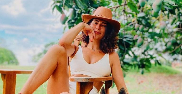 Fernanda Paes Leme posa na natureza com cachorros e web dispara: ”Parece filme”