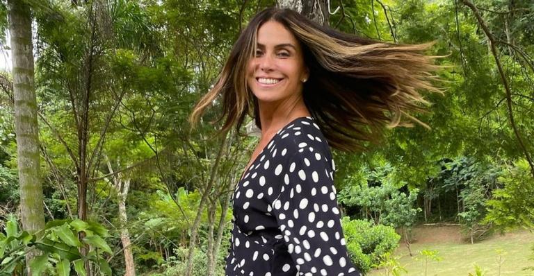 Giovanna Antonelli relembra clique na praia e brinca: ”Desejo pra mim e pra você”