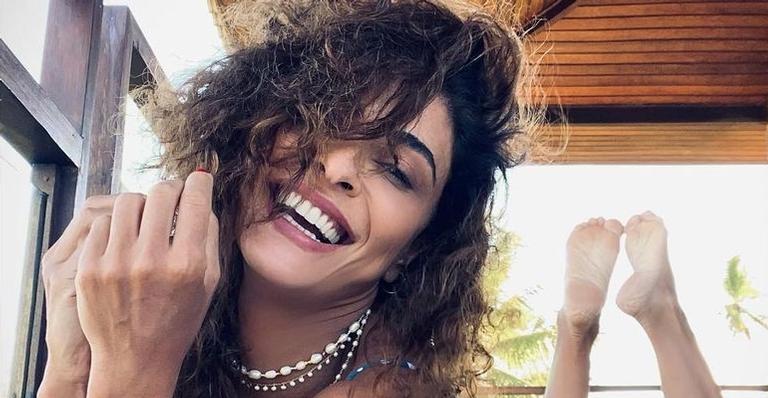 Na Bahia, Juliana Paes posa com biquíni fio dental e ostenta corpão sarado impecável